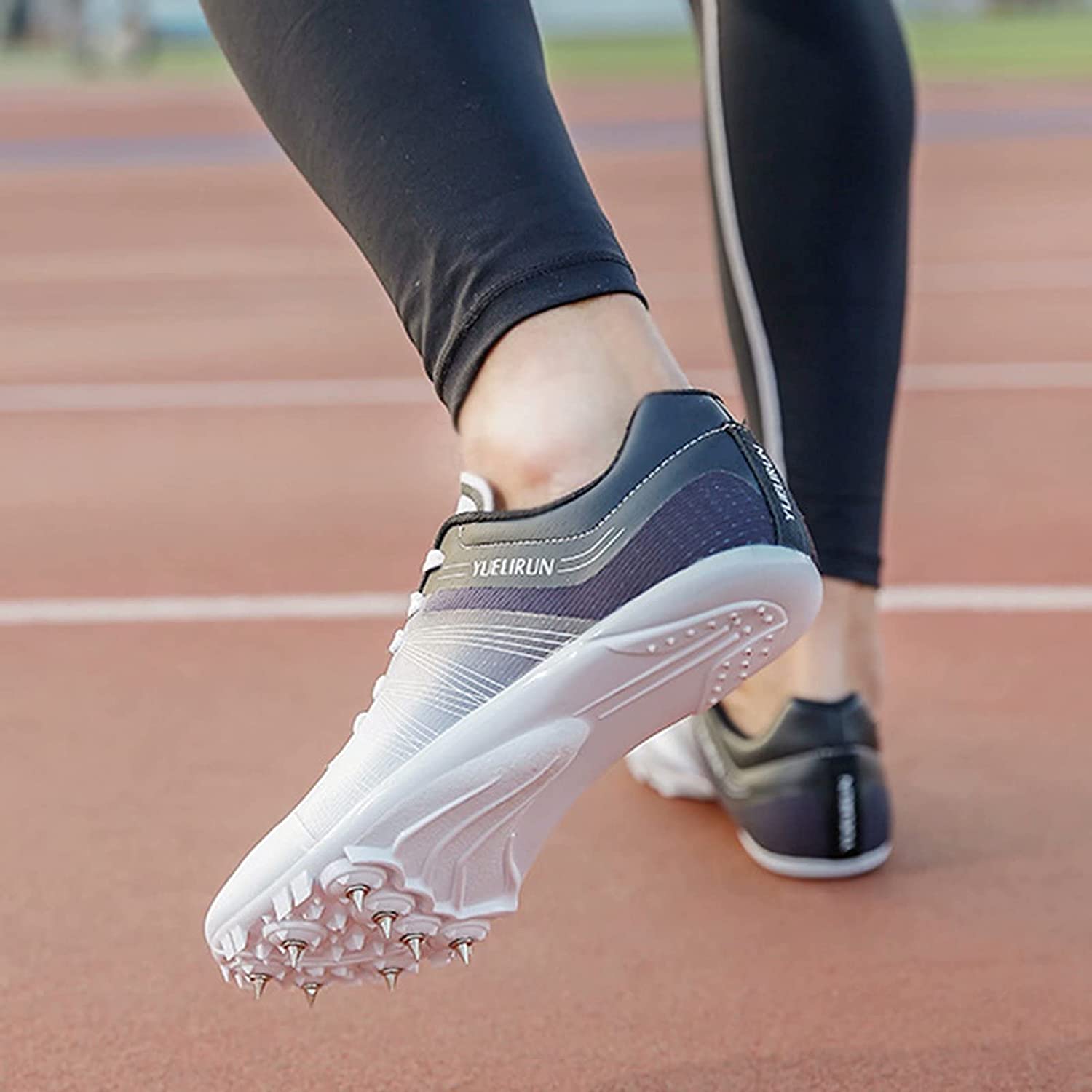 Comment bien insérer des pointes sous vos chaussures ? - Pointes  d'athlétisme